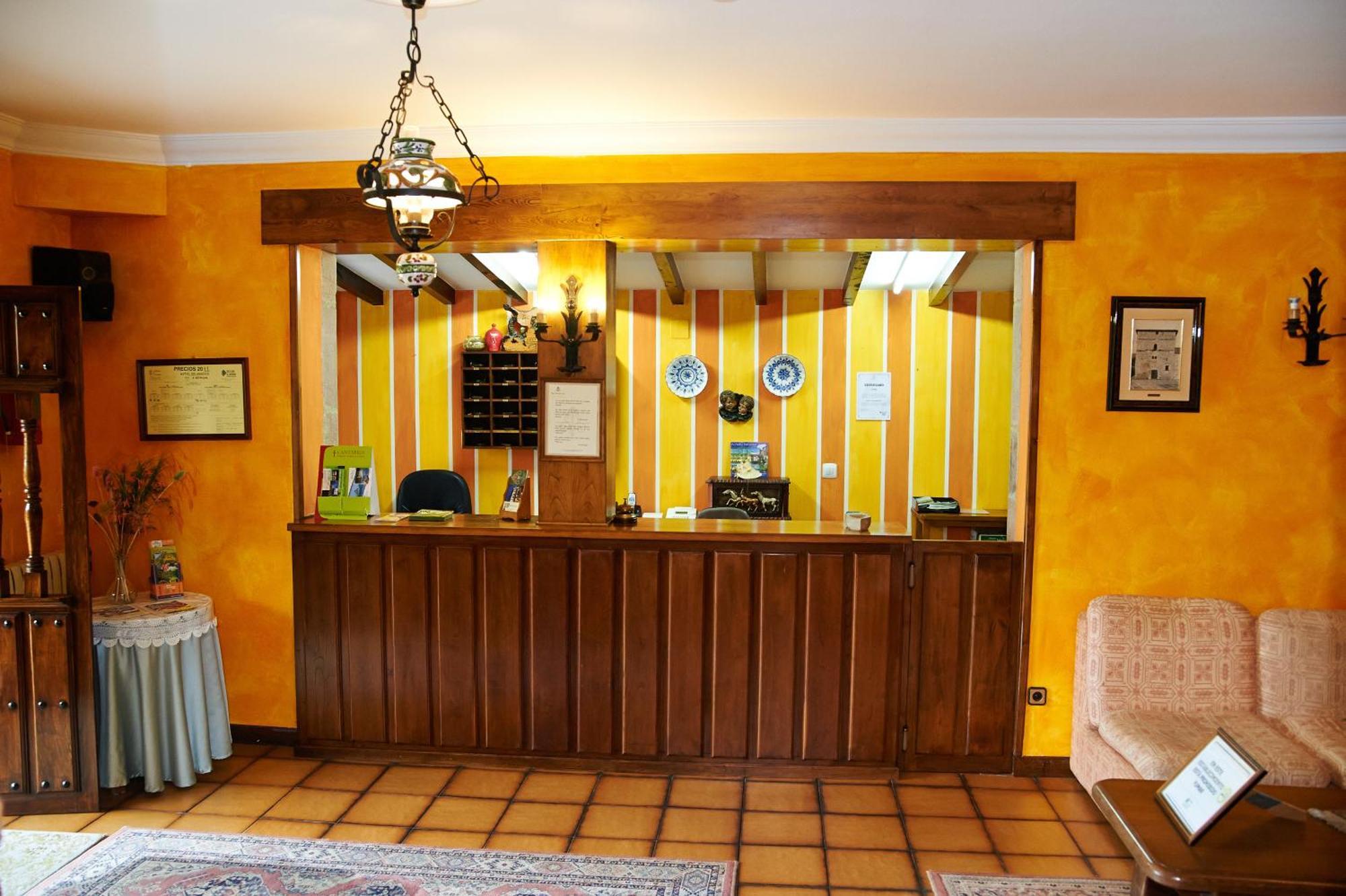 Hotel Los Angeles Santillana del Mar Exteriör bild
