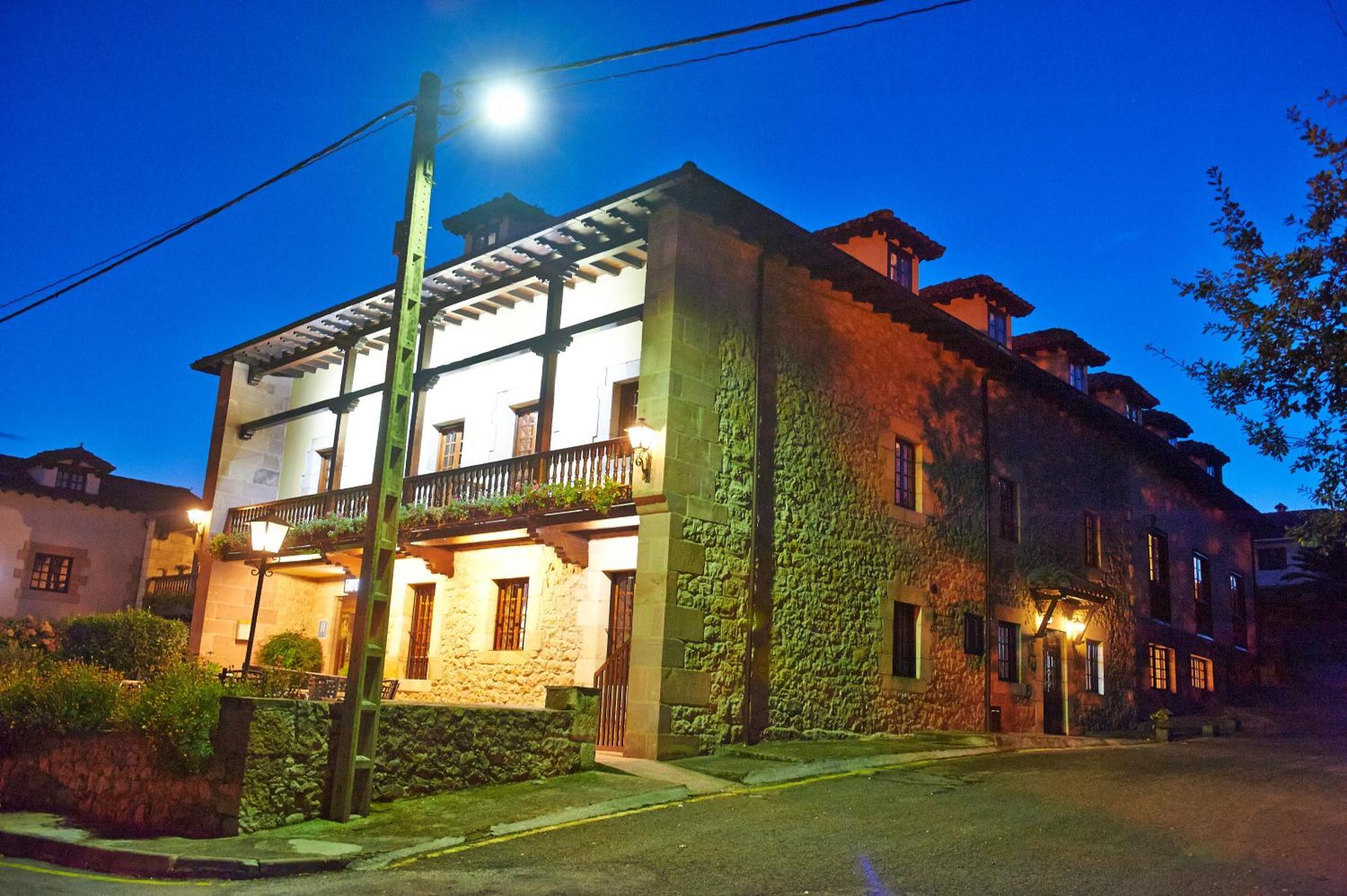 Hotel Los Angeles Santillana del Mar Exteriör bild