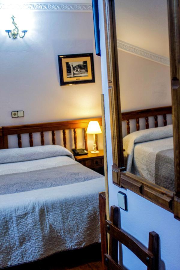 Hotel Los Angeles Santillana del Mar Exteriör bild