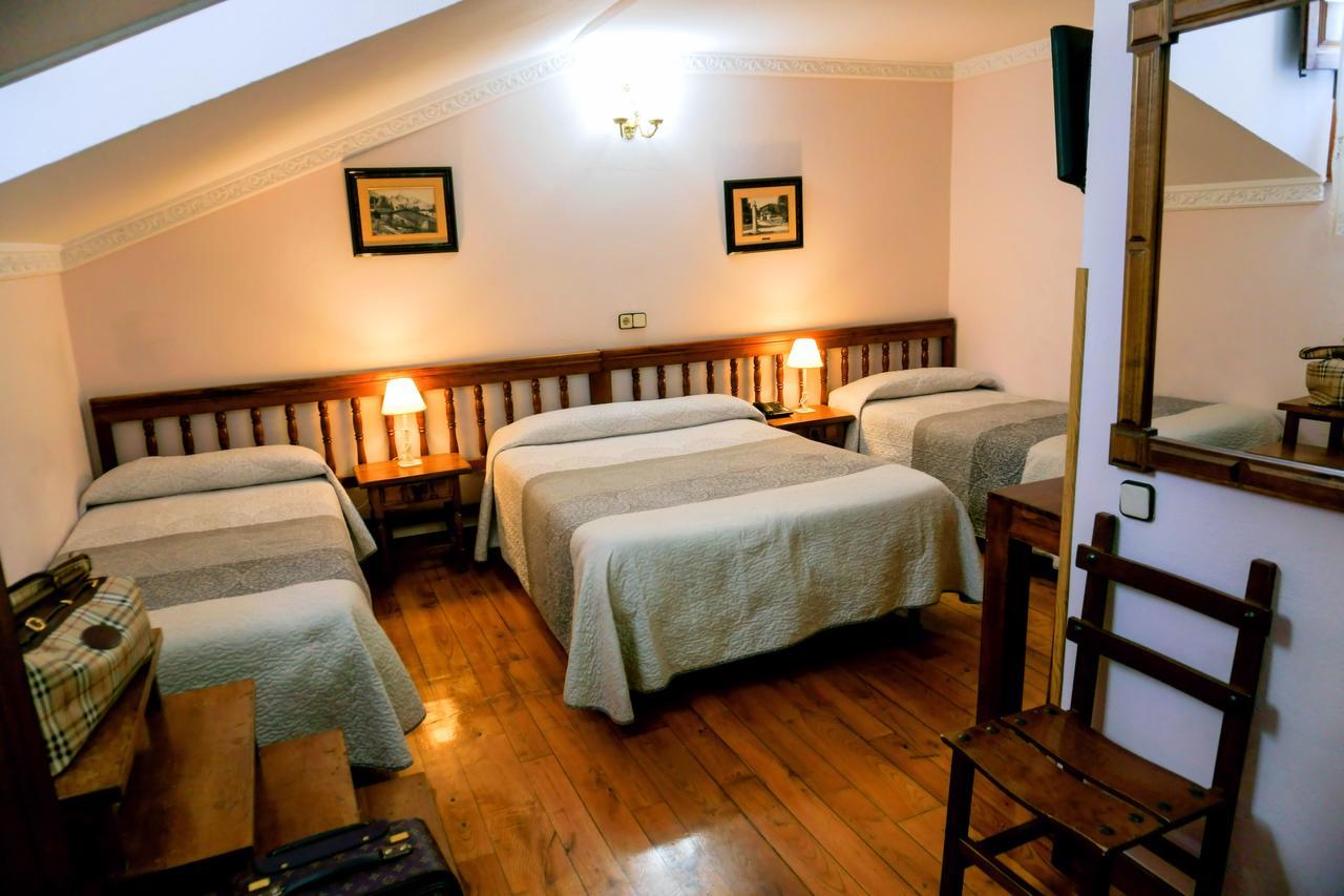 Hotel Los Angeles Santillana del Mar Exteriör bild