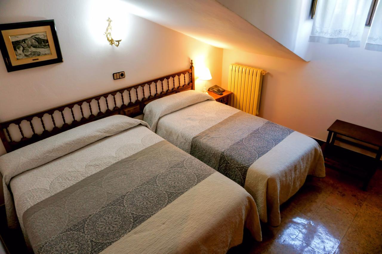 Hotel Los Angeles Santillana del Mar Exteriör bild