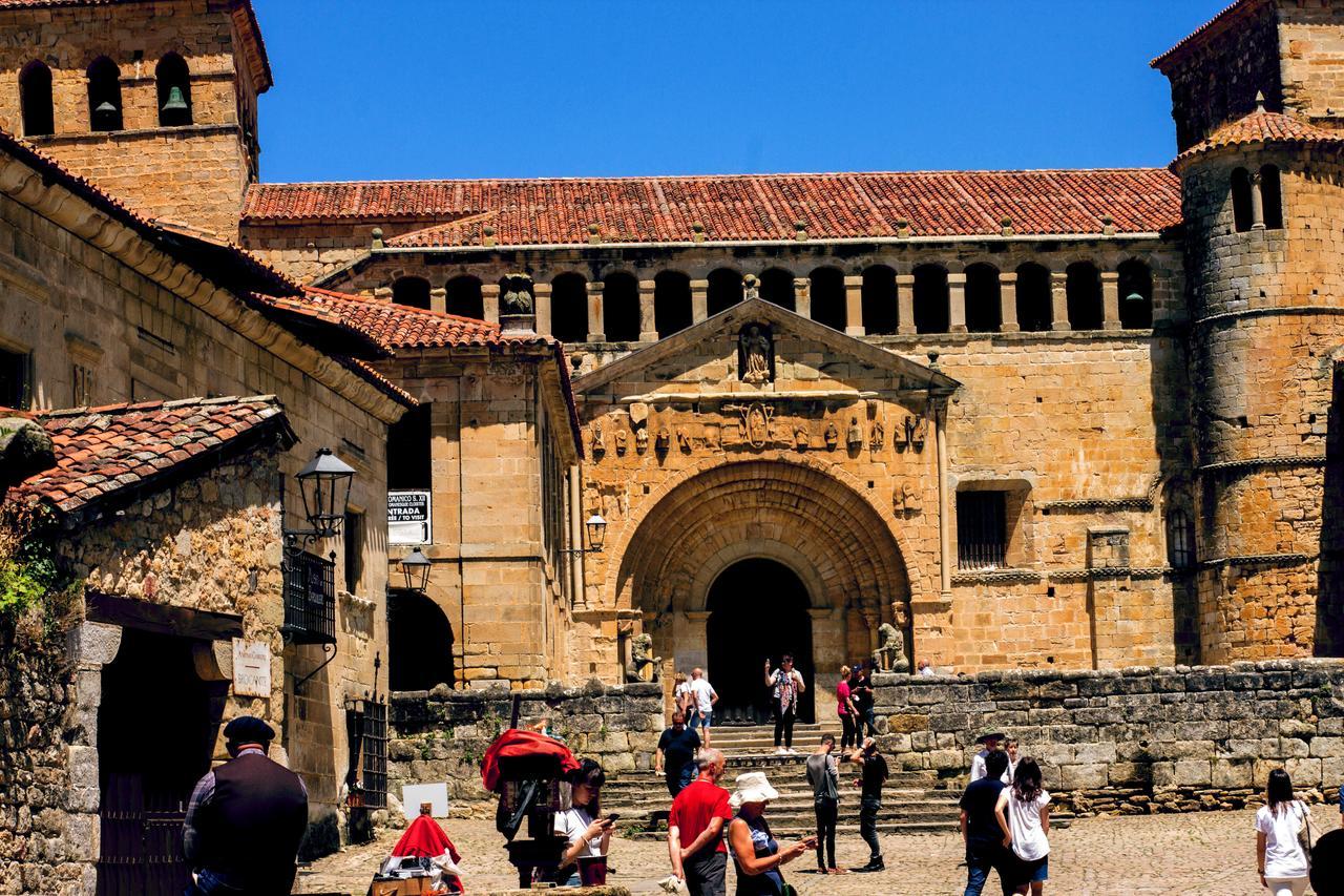 Hotel Los Angeles Santillana del Mar Exteriör bild